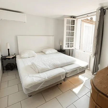 Holiday home Wide House With Wifi And Ac A Terrace A Garden And A 12m Mooring