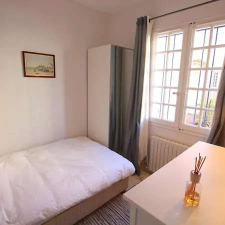 Holiday home Wide House With Wifi And Ac A Terrace A Garden And A 12m Mooring