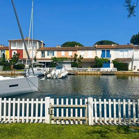 Wide House With Wifi And Ac A Terrace A Garden And A 12m Mooring Holiday home