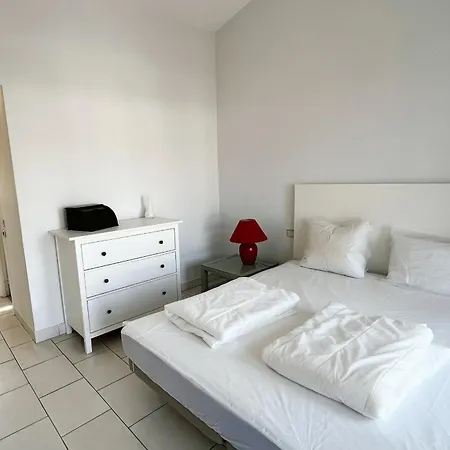 Holiday home Wide House With Wifi And Ac A Terrace A Garden And A 12m Mooring