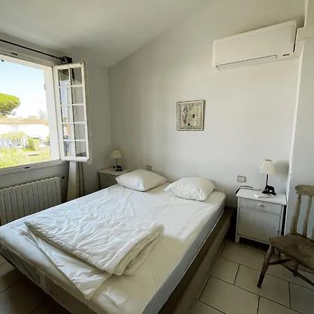 Wide House With Wifi And Ac A Terrace A Garden And A 12m Mooring Holiday home *