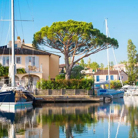 Holiday home Wide House With Wifi And Ac A Terrace A Garden And A 12m Mooring *