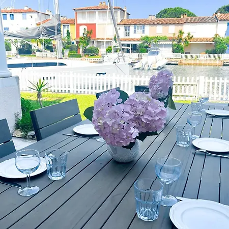 Wide House With Wifi And Ac A Terrace A Garden And A 12m Mooring